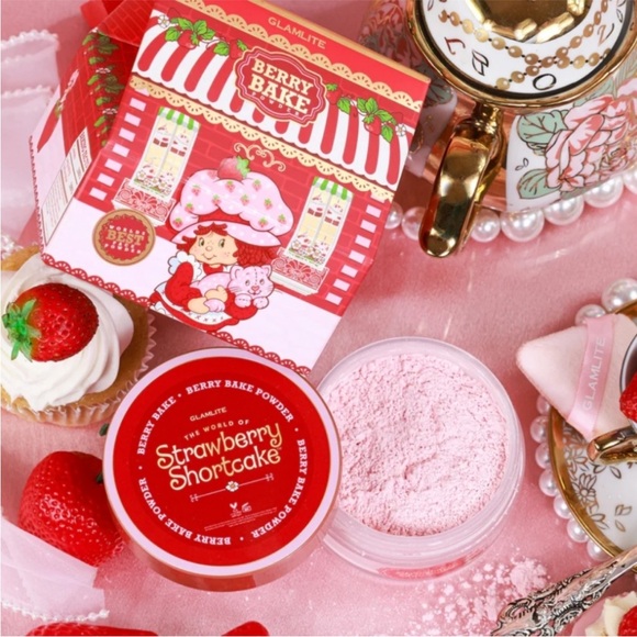 Strawberry Shortcake Glamlite Makeup PR Box Full Collection Set 🍓 - Picture 10 of 10